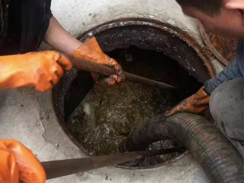 龙文清理化粪池时如何避免沼气的危害?